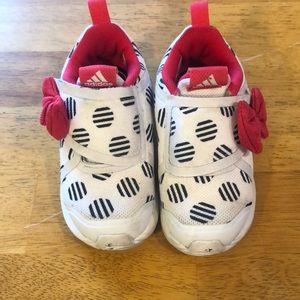 Size 9K toddler Minnie Mouse shoes.